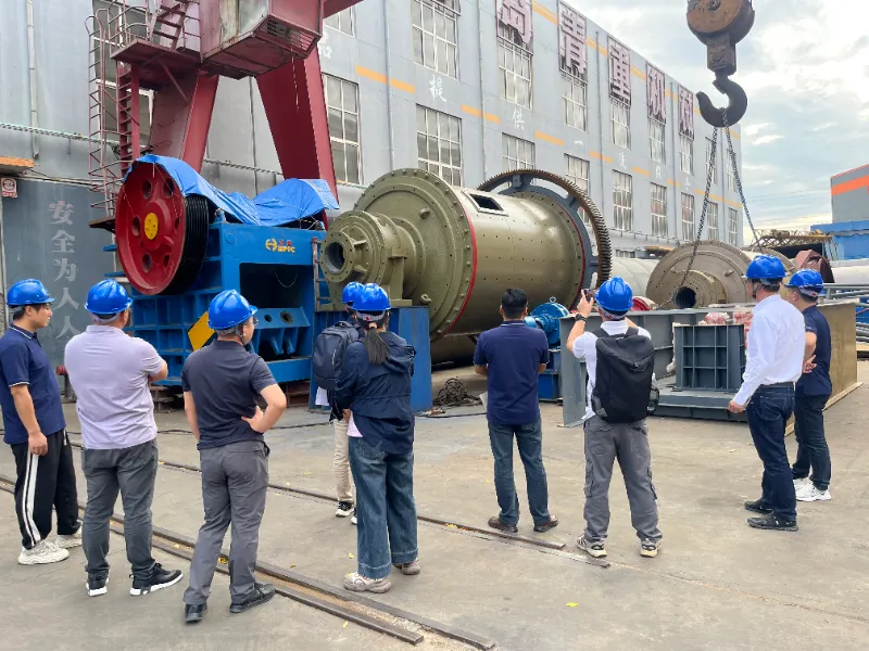Cultivând profund piețele de peste mări, câștigând încrederea prin forță! Clienții din Asia de Sud-Est vizitează EPIC Mining Machinery pentru inspecția și acceptarea echipamentelor